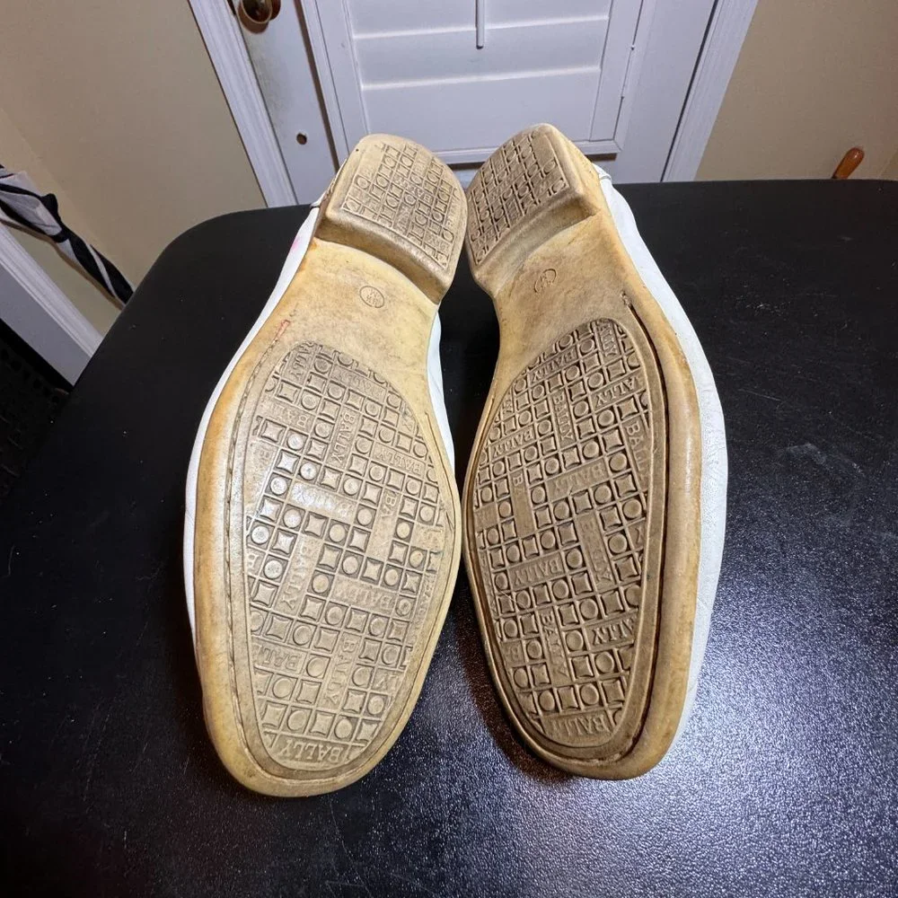 Bally size 9.5 cream mens leather shoes with tassels